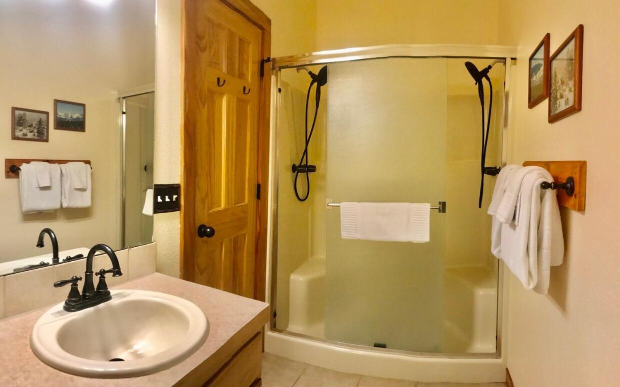 Mountain Shadows Resort Естес Парк Екстериор снимка